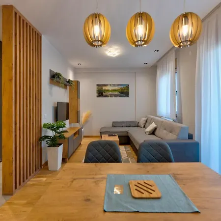 Kalman-srebrna Pahulja Centar-garazno Mesto Zlatibor