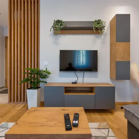 Kalman-srebrna Pahulja Centar-garazno Mesto * Zlatibor