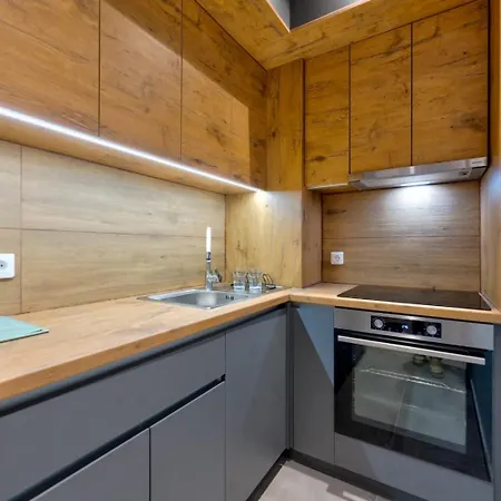 Kalman-srebrna Pahulja Centar-garazno Mesto * Zlatibor