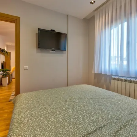 Kalman-srebrna Pahulja Centar-garazno Mesto Apartamento *