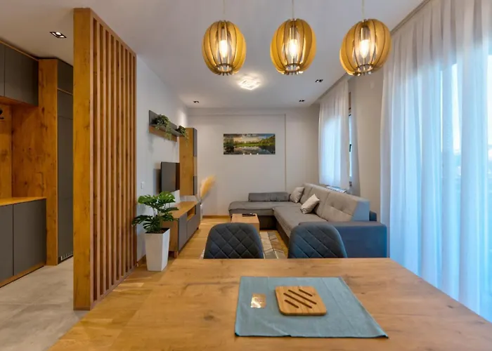 Kalman-srebrna Pahulja Centar-garazno Mesto Zlatibor