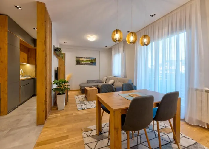 Kalman-srebrna Pahulja Centar-garazno Mesto Zlatibor